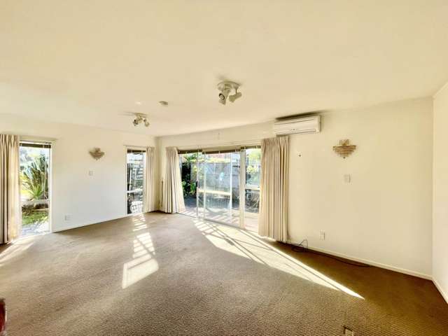 2/957a Beach Road Torbay_1