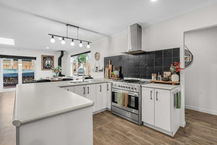 15 Rowe Parade Wainuiomata_5