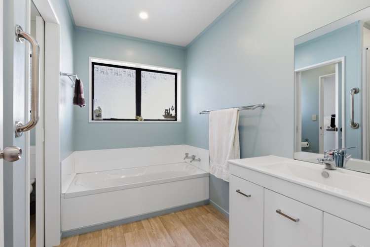 36A Heron Avenue East Matua_12