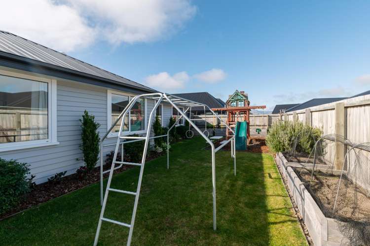 120 Southfield Drive Lincoln_18