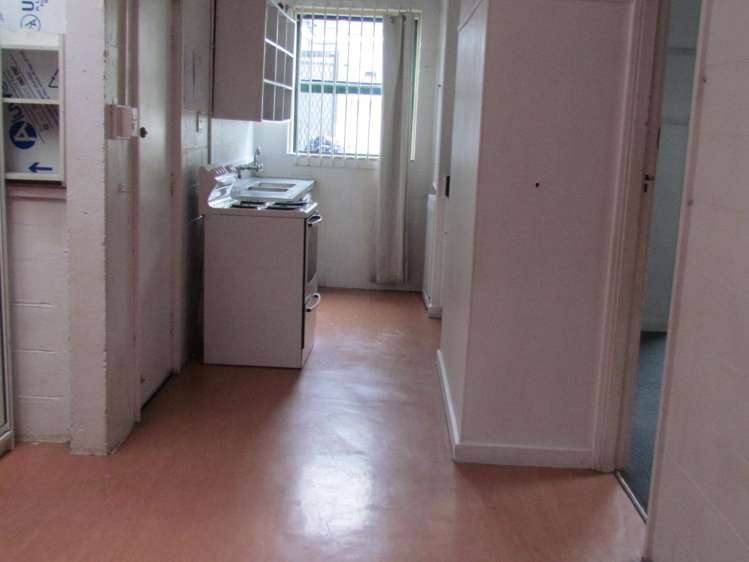 Shop 4/131-137 Botanical Road Takaro_3