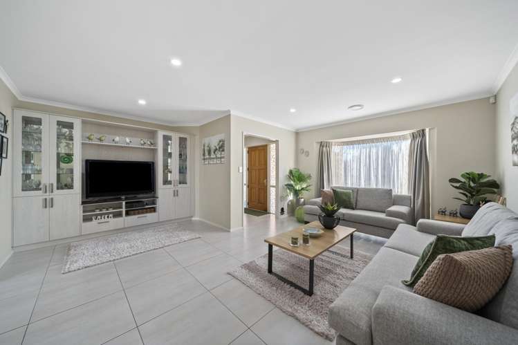 17 Flora Place Wattle Downs_11