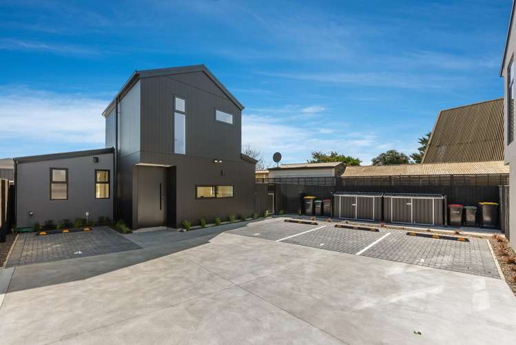 1-4/15 Feilding Street Addington_13