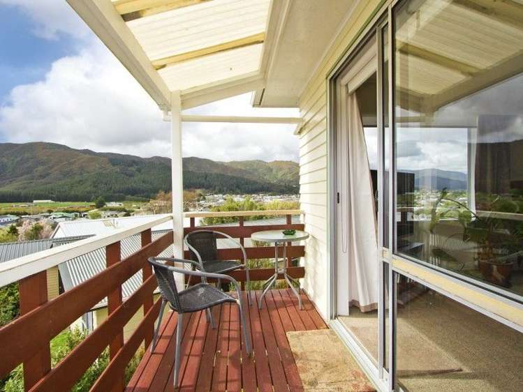 14 Naseby Grove Wainuiomata_17