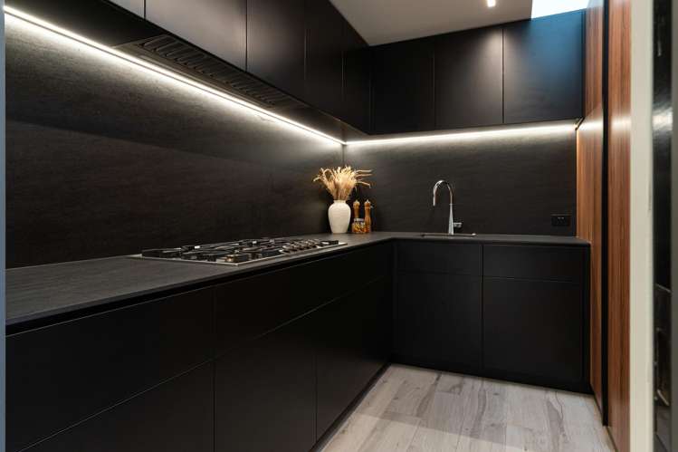 49 St Andrews Square Strowan_8