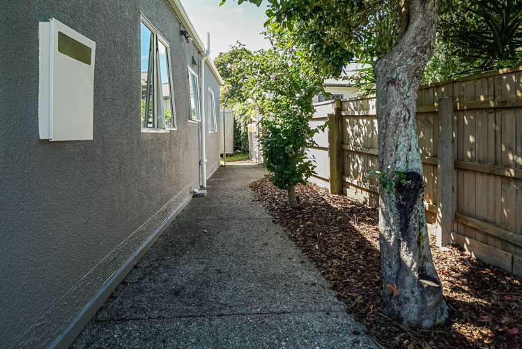 2/12 Matangi Street Stoke_17