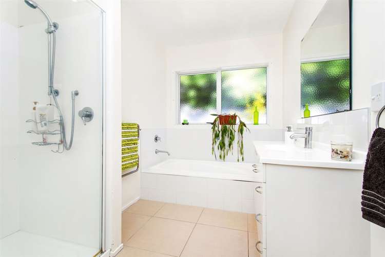 9 Tararua Close Aotea_13