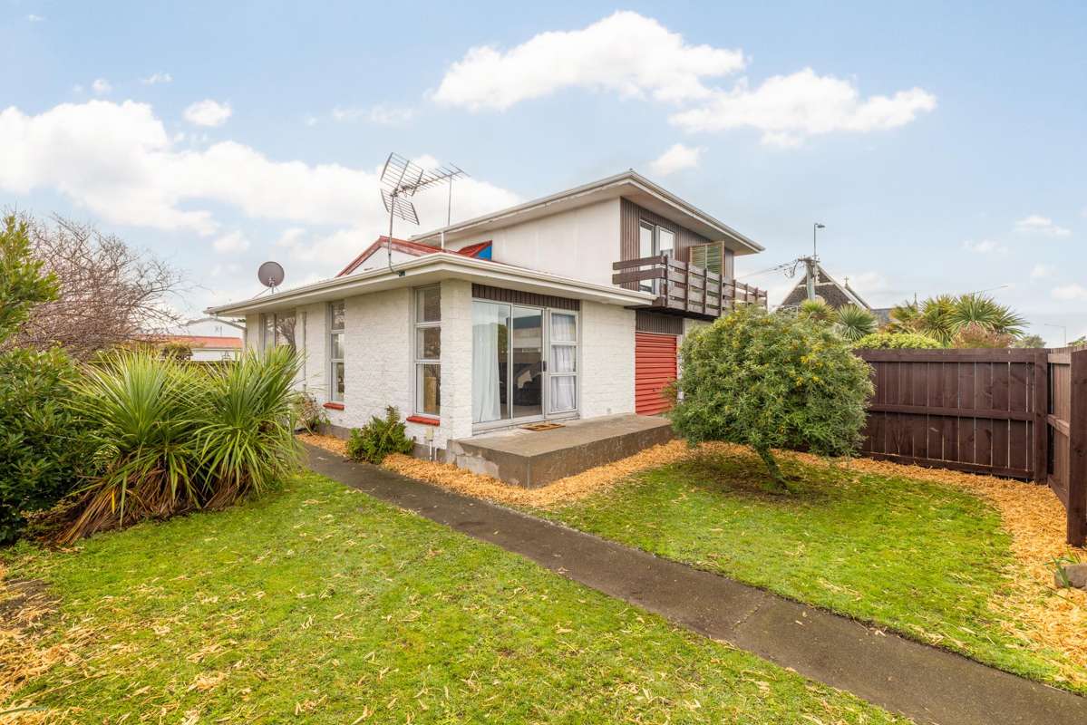 2/70 Hawke Street_0