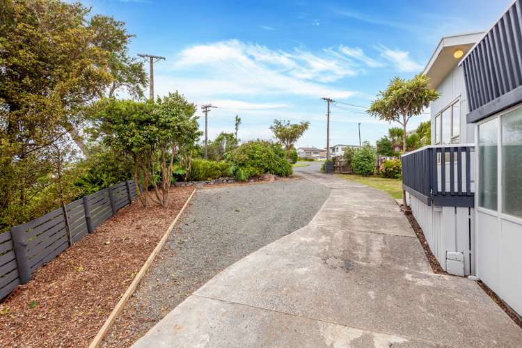 17 Piccadilly Circus Snells Beach_21