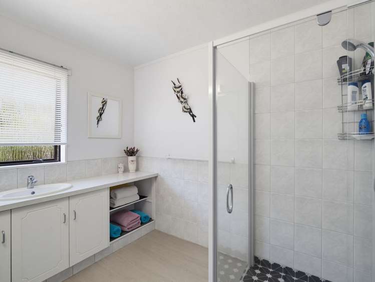 10 Fern Grove Taradale_11