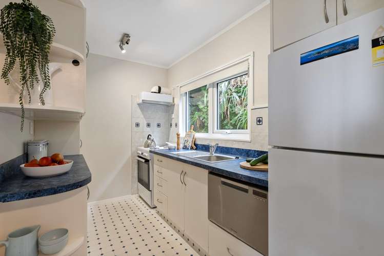 1/60 Winston Street Crofton Downs_5