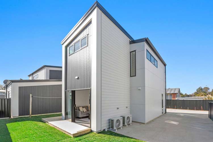 2/141 Waikato Street Central_24