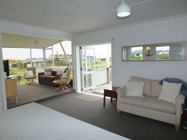 35 Nelson Street Foxton Beach_4