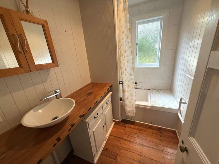 159F Portsmouth Road 10373_10