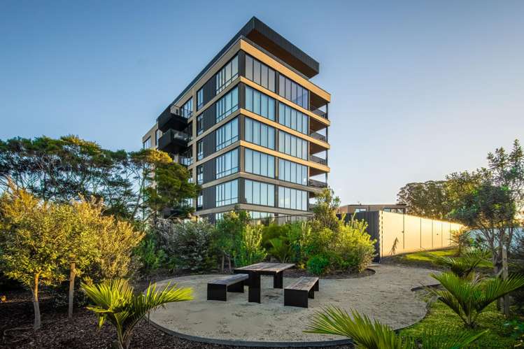 201/45 Hudson Bay Road Hobsonville_17
