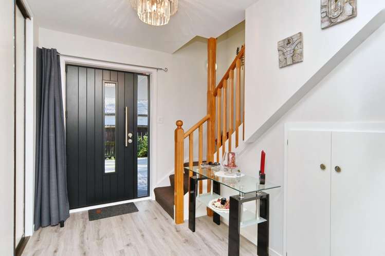 63 Trafford Street Harewood_15