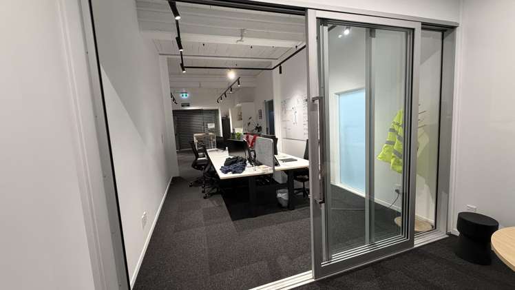 B/51 Barrys Point Road Takapuna_4