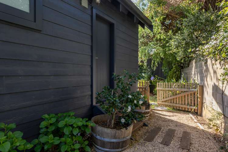 217 Beach Road Akaroa_27