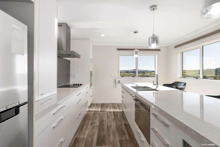 33/8 Village Place_2