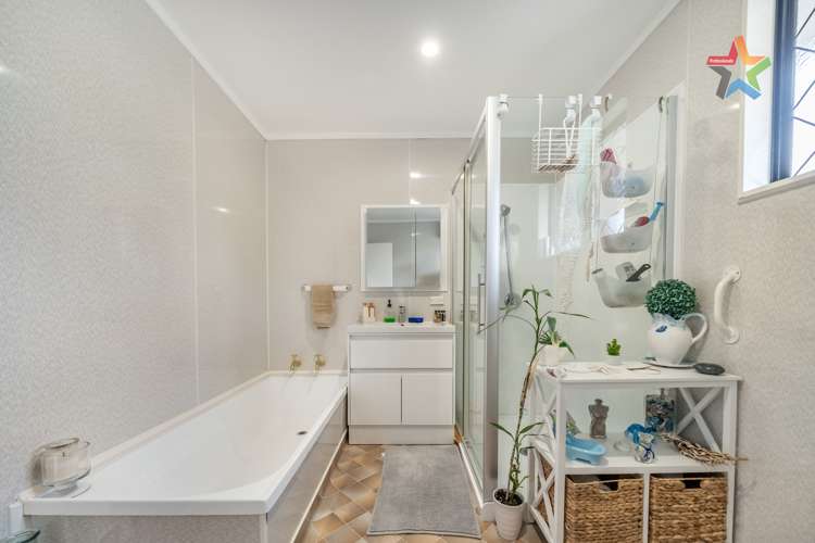 2/8 Hewer Crescent Naenae_9