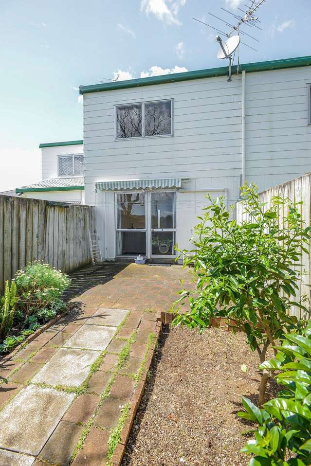 23 Fred Woodward Place Mount Roskill_1