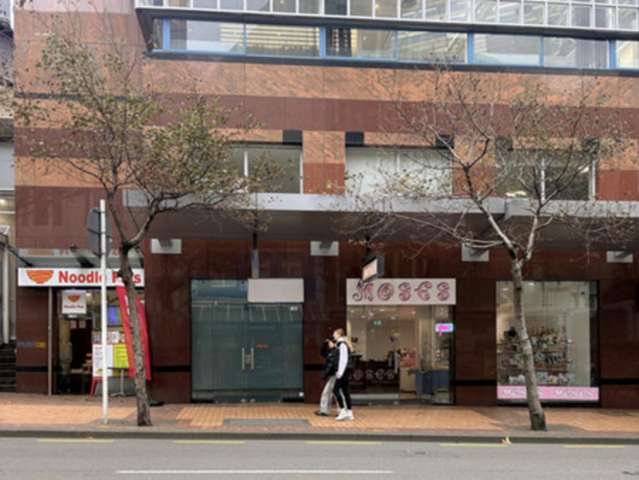 Busy retail spot with excellent exposure
