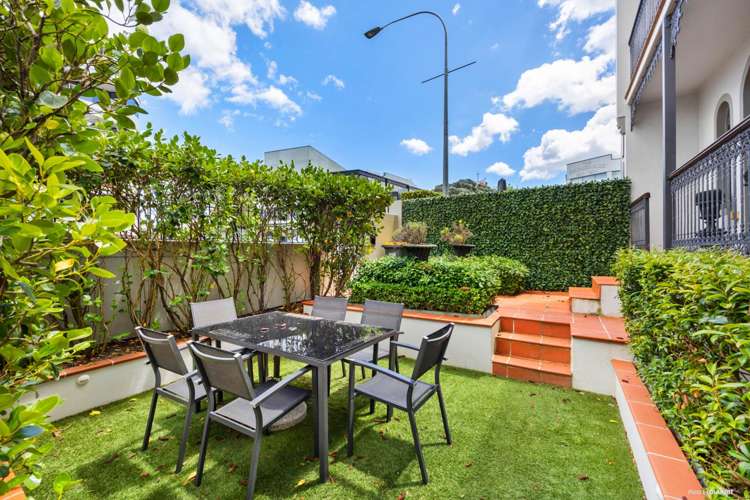 1/177 Hurstmere Road Takapuna_16