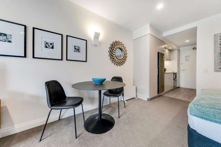 1J/22 Pakenham Street East_5
