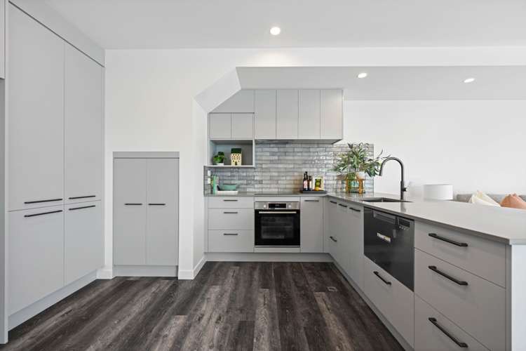 24E Pickering Crescent 1054_3