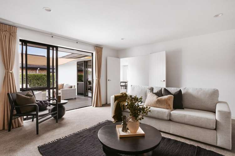 14 Glenmonarch Place Pyes Pa_16