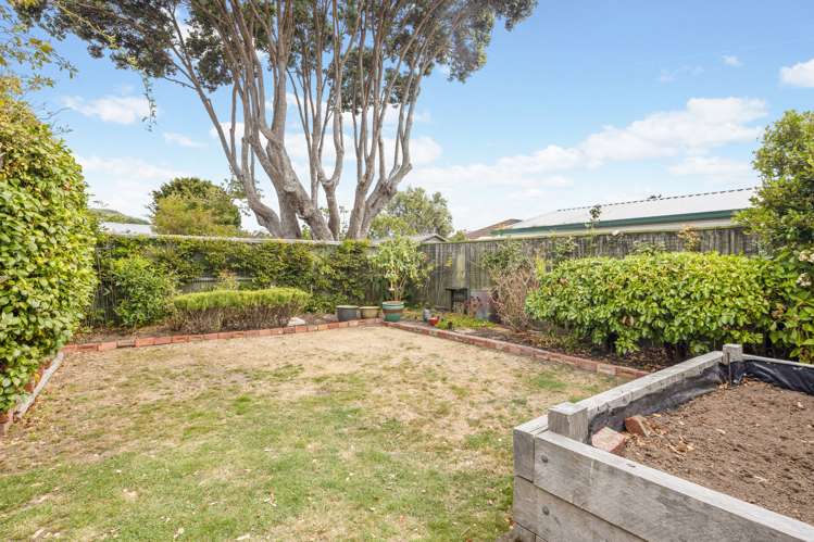 12 Bentinck Avenue Strathmore Park_12