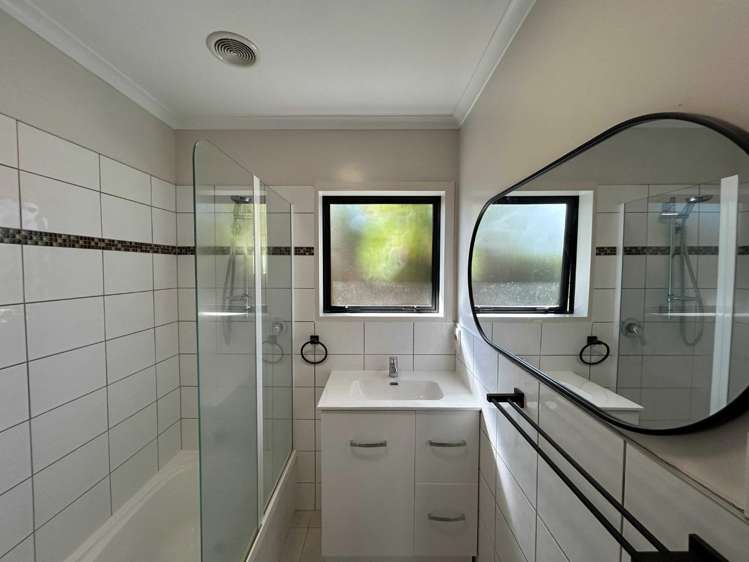 2/9 Leander Street 11229_6