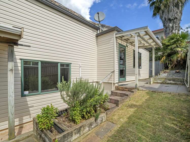 2/62 Target Road Totara Vale_25