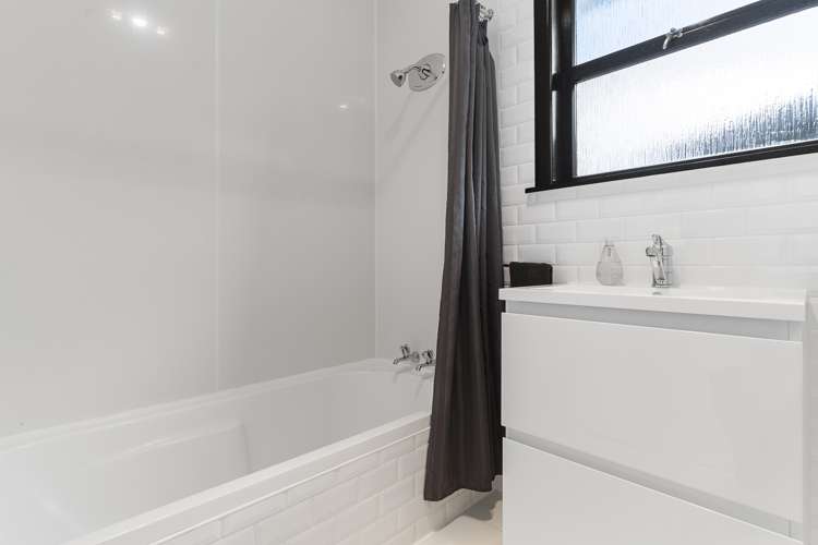 5b Tirimoana Road Te Atatu South_15