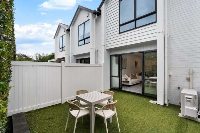 Brick & Weatherboard, Freehold & Parking