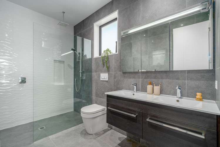 39 Waterstock Way Parklands_25