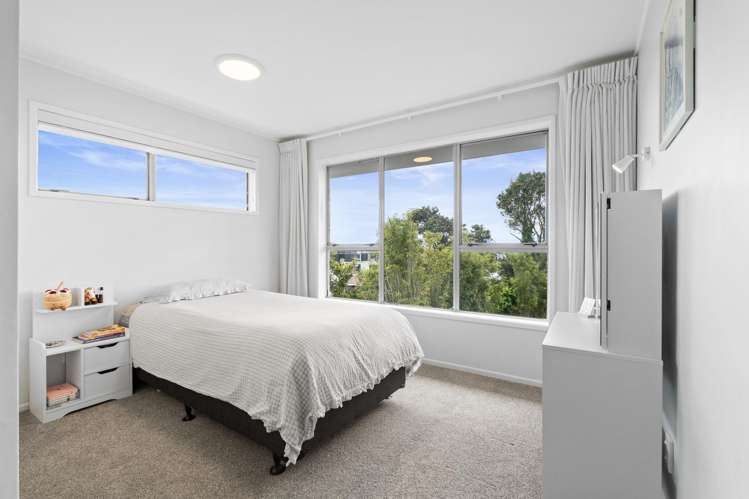 24 John Dee Crescent Red Beach_13
