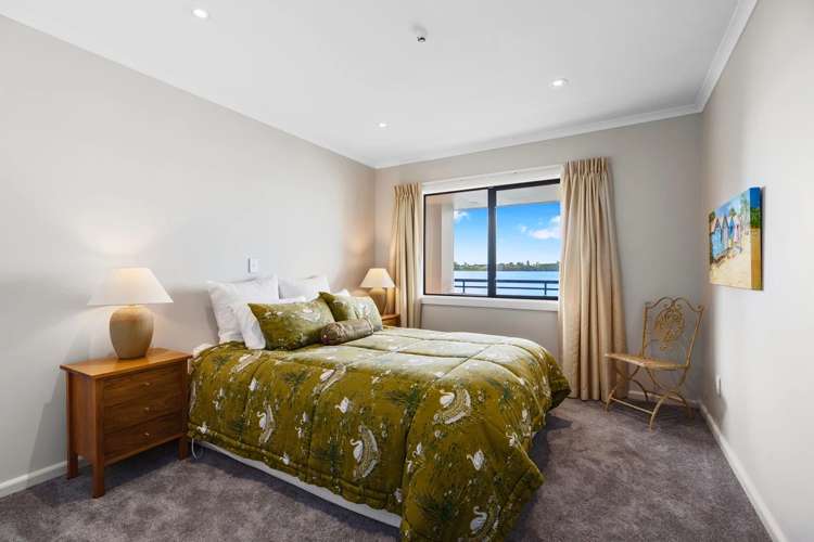 10/2 Sixth Avenue Avenues_12