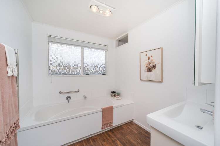 38 Somerset Crescent Highbury_16