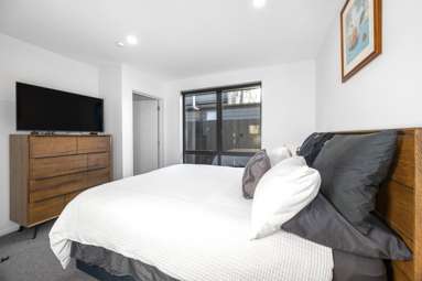 23 Royal Way_4
