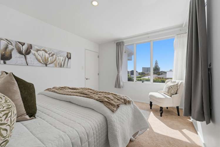 2/7 Otakau Road Milford_13