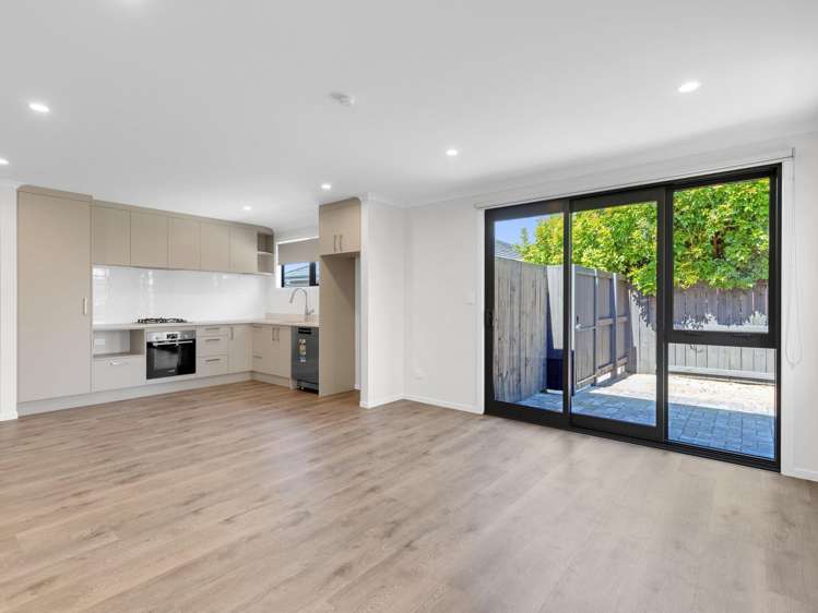 2/42 Ladeira Place Fitzroy_6