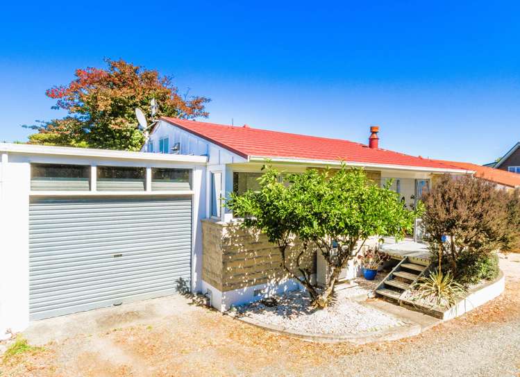 2/11 Exeter Street Stoke_1