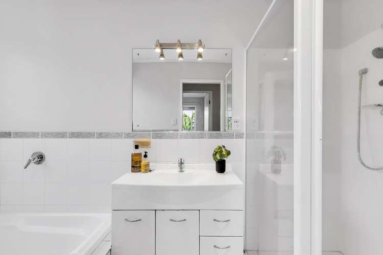 61 Smale Street Point Chevalier_11