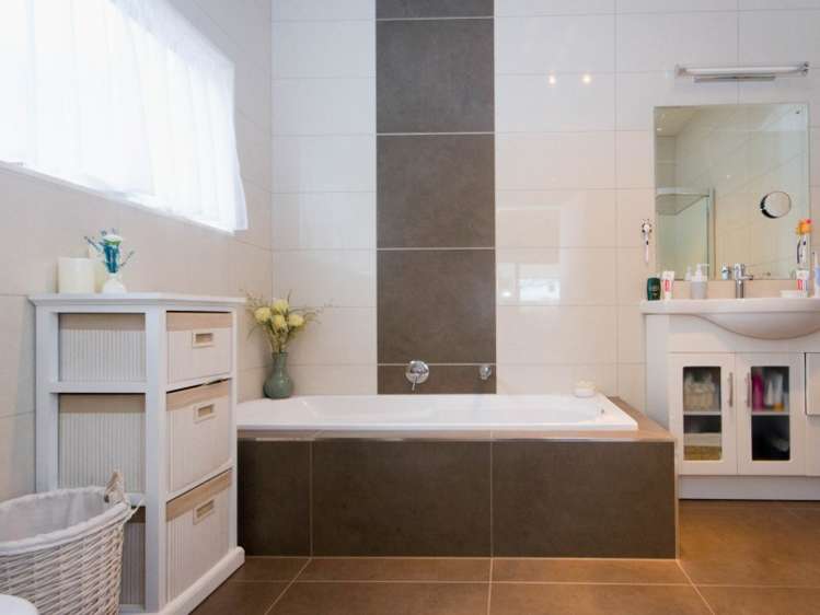 18 Lithgow Drive Otamatea_7