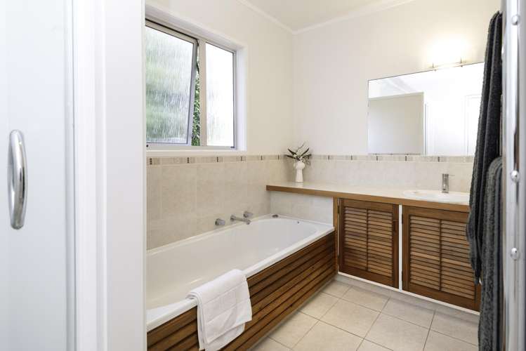 148 Bleakhouse Road Mellons Bay_10