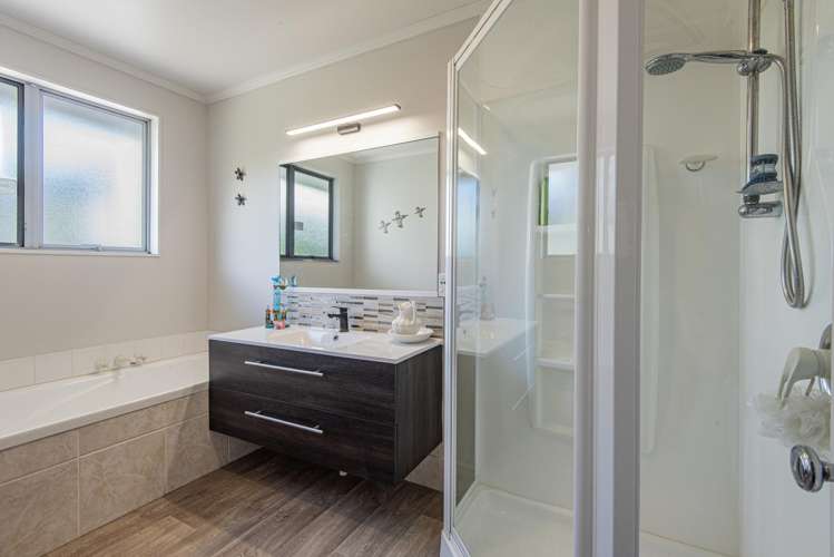 6 County Lane Te Kamo_10