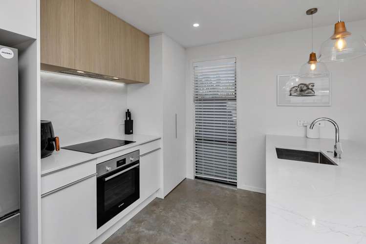 11 Olney Court One Tree Point_9