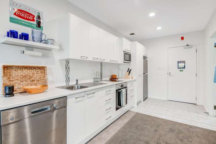 35/164 Harbour Village Drive_1
