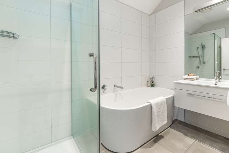 1 Mikoikoi Crescent Mangere Bridge_17